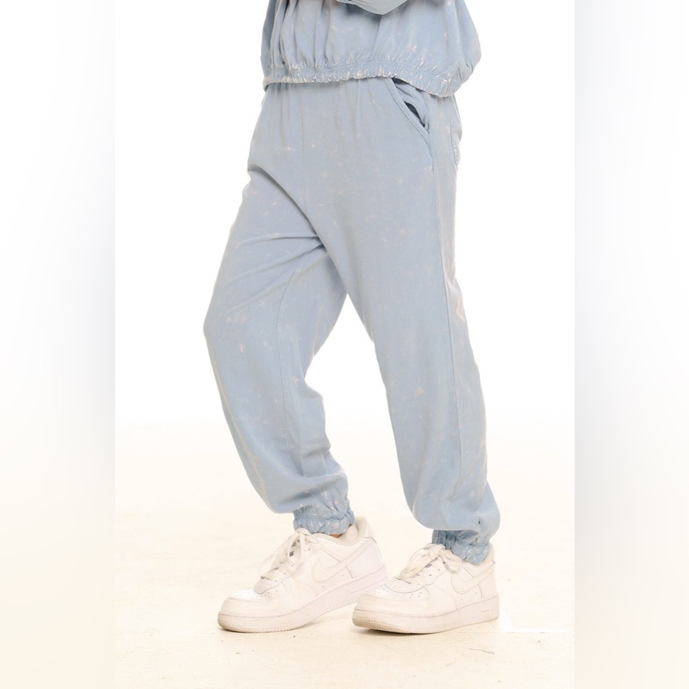NWT- CHASER Youth Girls Ruffle Pocket Easy Bleached Splatter Jogger